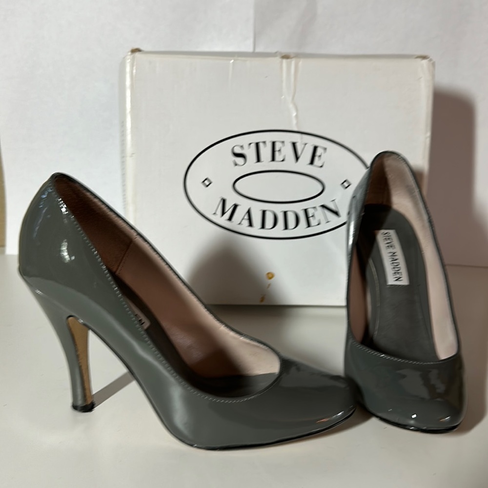 Steve Madden Grey Patent Pump
